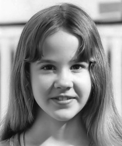 famous people with scoliosis - linda blair